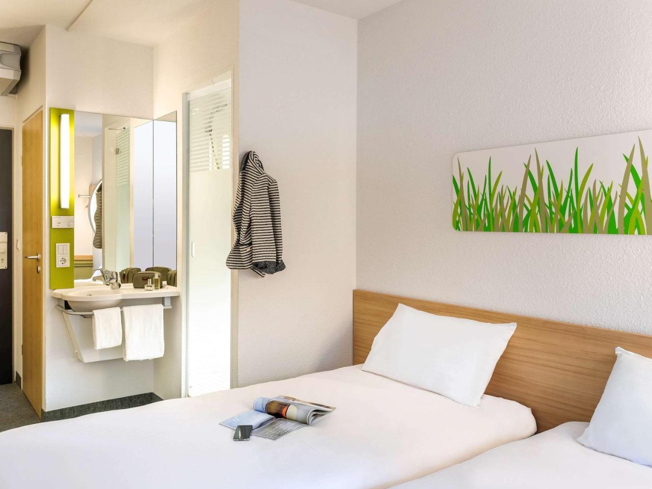 Ibis Budget Montbeliard Bagian luar foto